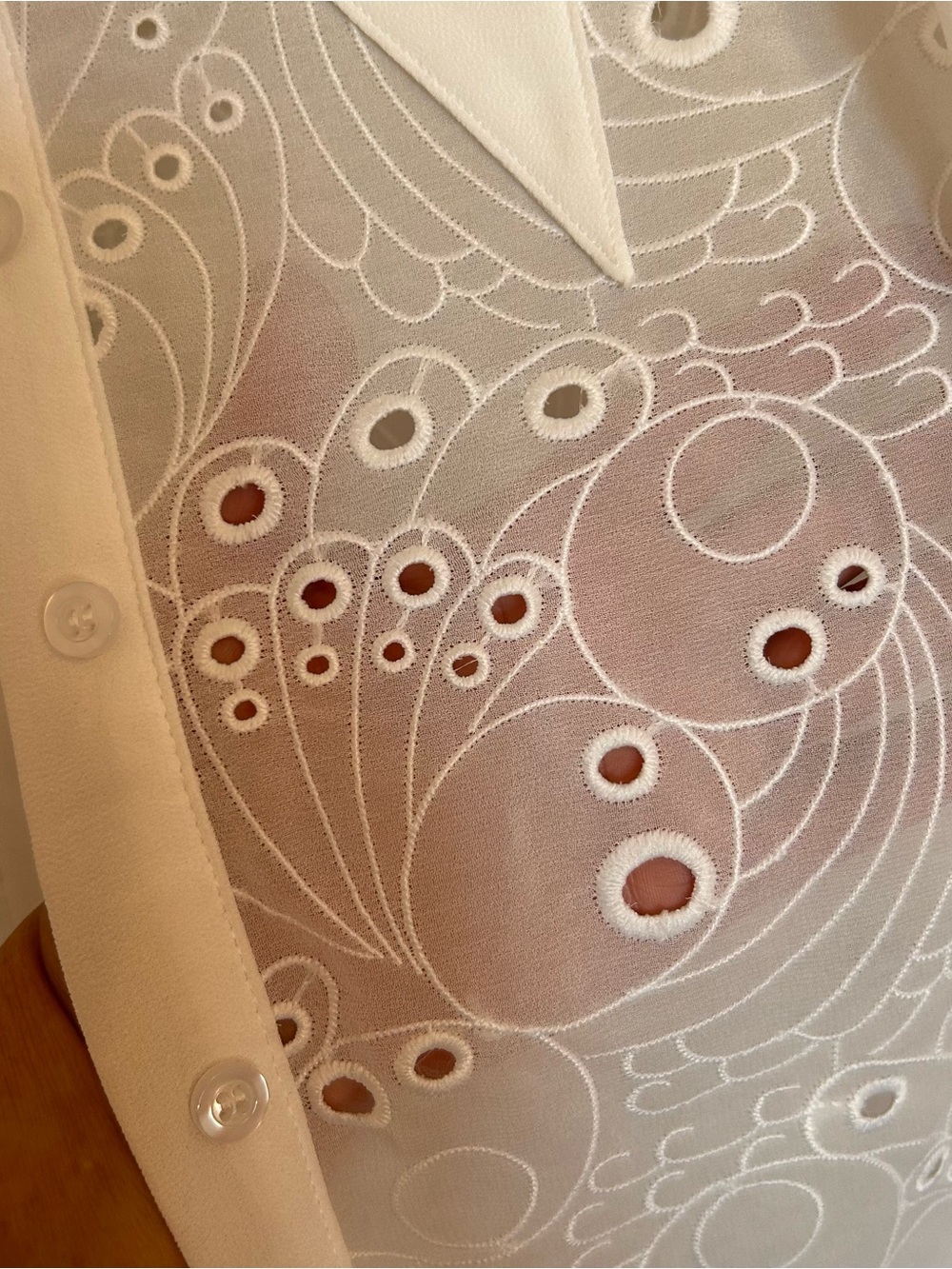 Gracia White Eyelet Collared Puff Sleeve Top - Picture 3 of 6